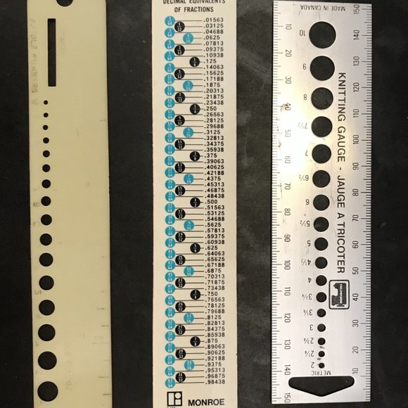 Knitting items (needles, bobbins, gauge, yarn holders) - Picture 9 of 14